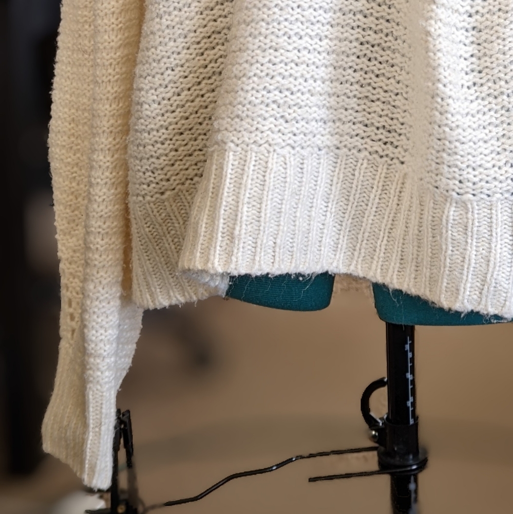 Urban Thread Sweater - Picture 4 of 4